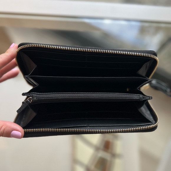 GUCCI “GG” Black Patent Leather with Box & Papers - Picture 4 of 4